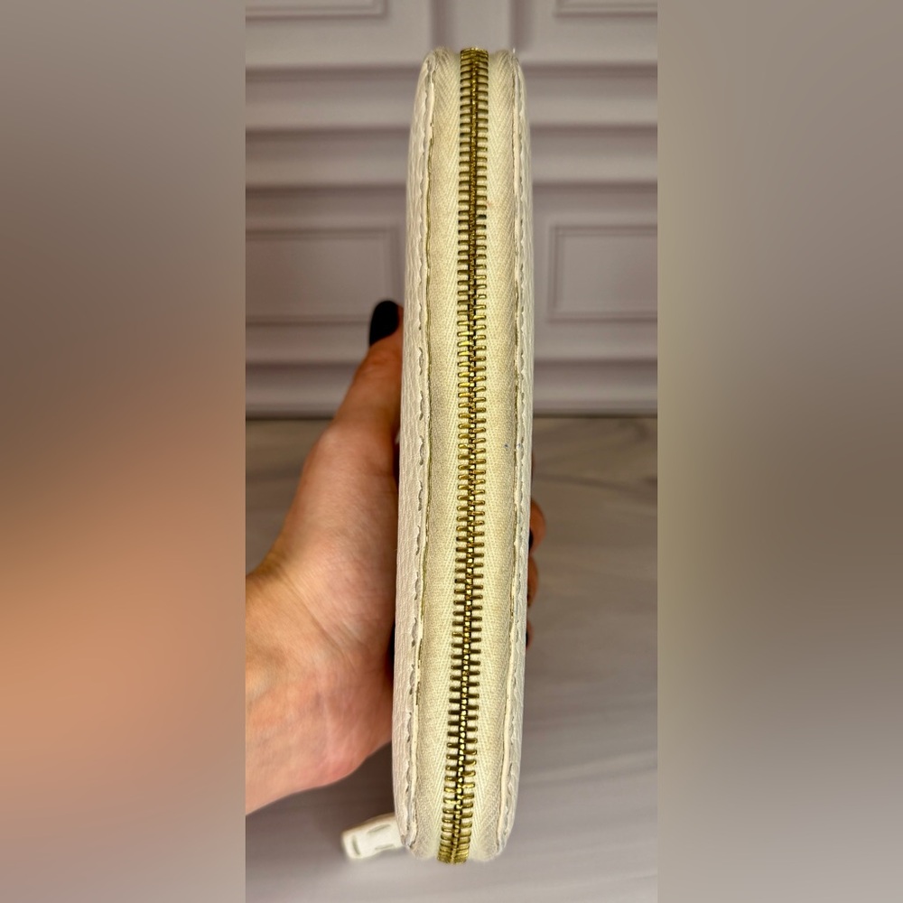 Fendi Selleria White Pebbled Leather Zip Around Wallet | Fendi Roma | Full Set - Picture 5 of 11